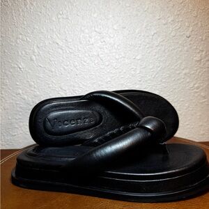 Anthropologie Vicenza Black Padded Platform Thong Sandals Flip Flops 🩴